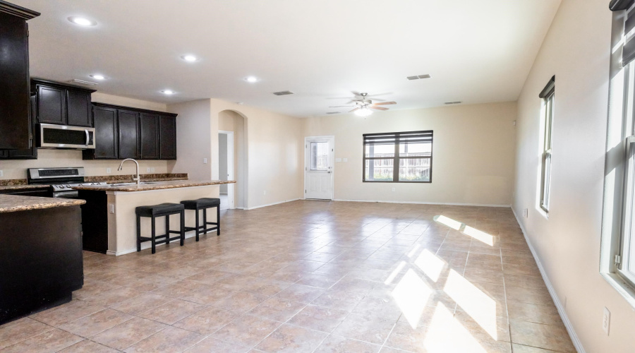 11332 Sierra Gorda Dr, Laredo, Texas 78045, 4 Bedrooms Bedrooms, 7 Rooms Rooms,2 BathroomsBathrooms,Residential,For Sale,11332 Sierra Gorda Dr,20255392