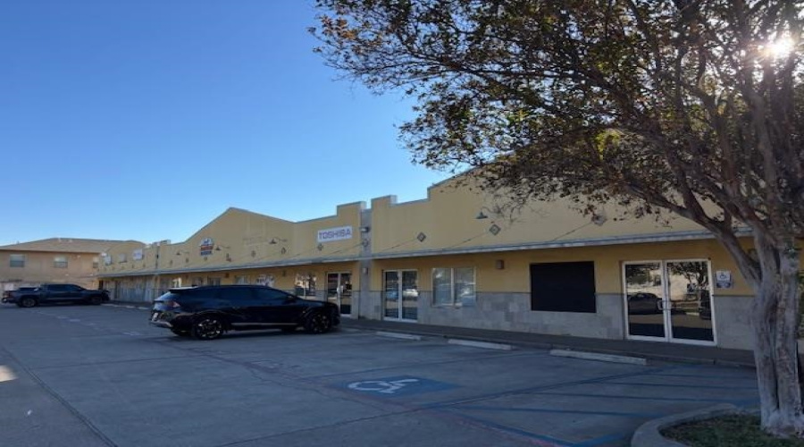 9803 Sterling Lp, Laredo, Texas 78045, 1 Room Rooms,1 BathroomBathrooms,Commercial retail/office,For Rent,9803 Sterling Lp,20255397