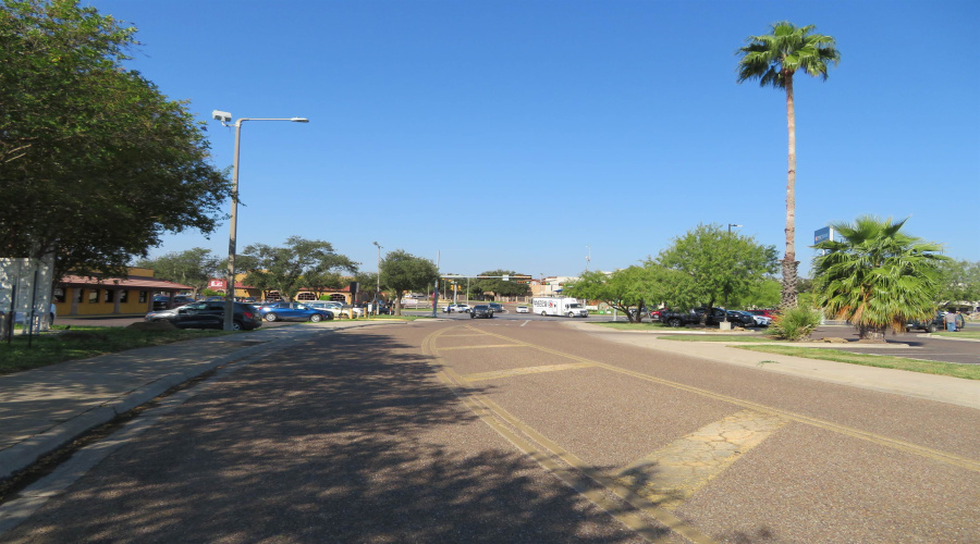 9803 Sterling Lp, Laredo, Texas 78045, 1 Room Rooms,1 BathroomBathrooms,Commercial retail/office,For Rent,9803 Sterling Lp,20255397