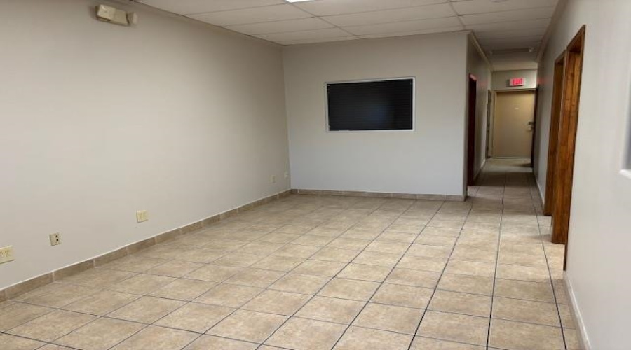 9803 Sterling Lp, Laredo, Texas 78045, 1 Room Rooms,1 BathroomBathrooms,Commercial retail/office,For Rent,9803 Sterling Lp,20255397