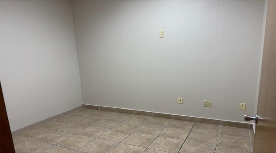 9803 Sterling Lp, Laredo, Texas 78045, 1 Room Rooms,1 BathroomBathrooms,Commercial retail/office,For Rent,9803 Sterling Lp,20255397