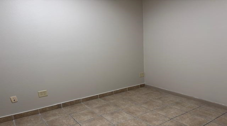 9803 Sterling Lp, Laredo, Texas 78045, 1 Room Rooms,1 BathroomBathrooms,Commercial retail/office,For Rent,9803 Sterling Lp,20255397