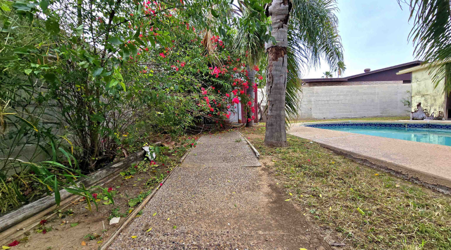 222 Esperanza Dr, Laredo, Texas 78041, 4 Bedrooms Bedrooms, 5 Rooms Rooms,2 BathroomsBathrooms,Residential,For Sale,222 Esperanza Dr,20255395