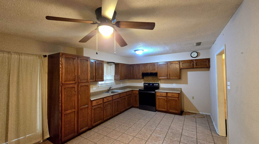 222 Esperanza Dr, Laredo, Texas 78041, 4 Bedrooms Bedrooms, 5 Rooms Rooms,2 BathroomsBathrooms,Residential,For Sale,222 Esperanza Dr,20255395