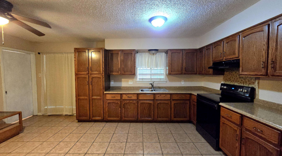 222 Esperanza Dr, Laredo, Texas 78041, 4 Bedrooms Bedrooms, 5 Rooms Rooms,2 BathroomsBathrooms,Residential,For Sale,222 Esperanza Dr,20255395