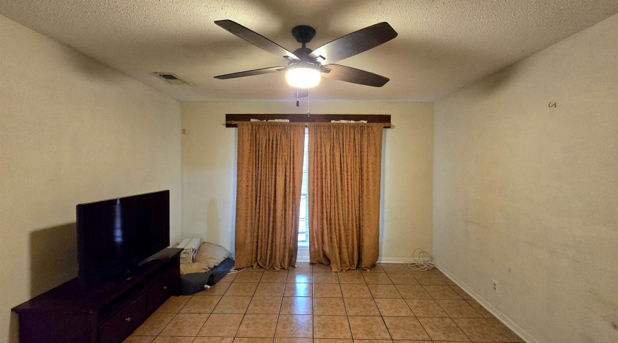 222 Esperanza Dr, Laredo, Texas 78041, 4 Bedrooms Bedrooms, 5 Rooms Rooms,2 BathroomsBathrooms,Residential,For Sale,222 Esperanza Dr,20255395