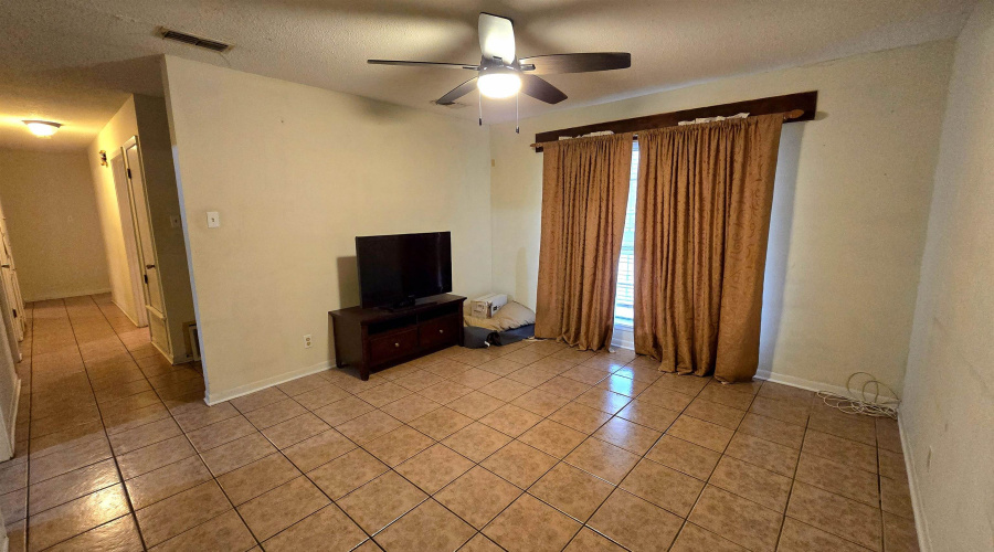 222 Esperanza Dr, Laredo, Texas 78041, 4 Bedrooms Bedrooms, 5 Rooms Rooms,2 BathroomsBathrooms,Residential,For Sale,222 Esperanza Dr,20255395