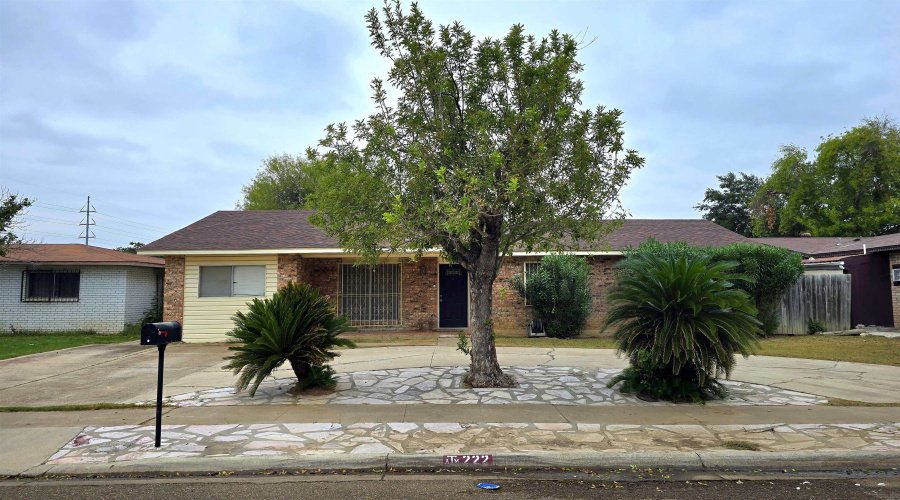 222 Esperanza Dr, Laredo, Texas 78041, 4 Bedrooms Bedrooms, 5 Rooms Rooms,2 BathroomsBathrooms,Residential,For Sale,222 Esperanza Dr,20255395
