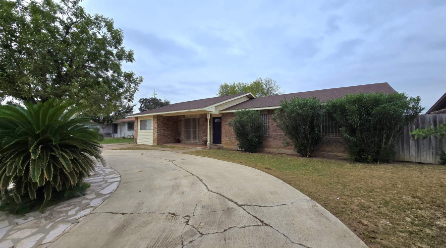 222 Esperanza Dr, Laredo, Texas 78041, 4 Bedrooms Bedrooms, 5 Rooms Rooms,2 BathroomsBathrooms,Residential,For Sale,222 Esperanza Dr,20255395