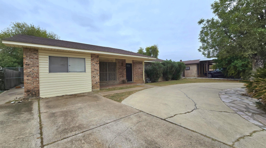 222 Esperanza Dr, Laredo, Texas 78041, 4 Bedrooms Bedrooms, 5 Rooms Rooms,2 BathroomsBathrooms,Residential,For Sale,222 Esperanza Dr,20255395