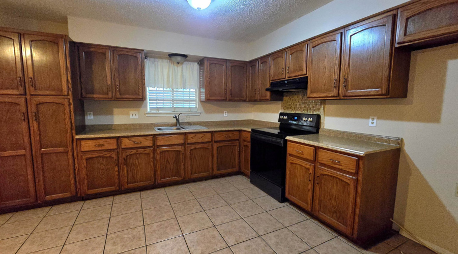 222 Esperanza Dr, Laredo, Texas 78041, 4 Bedrooms Bedrooms, 5 Rooms Rooms,2 BathroomsBathrooms,Residential,For Sale,222 Esperanza Dr,20255395