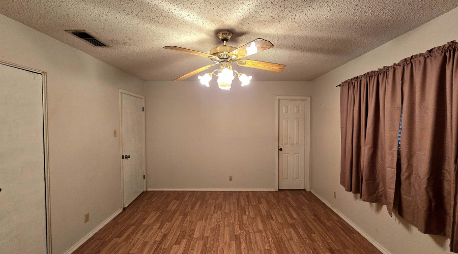 222 Esperanza Dr, Laredo, Texas 78041, 4 Bedrooms Bedrooms, 5 Rooms Rooms,2 BathroomsBathrooms,Residential,For Sale,222 Esperanza Dr,20255395