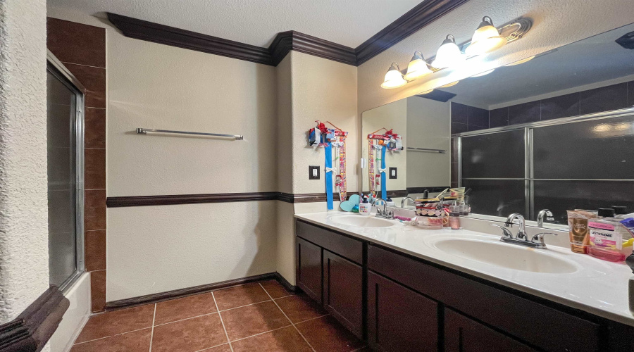 327 Kahlo Lp, Laredo, Texas 78045, 3 Bedrooms Bedrooms, 6 Rooms Rooms,3 BathroomsBathrooms,Residential,For Sale,327 Kahlo Lp,20255398