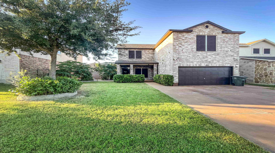 327 Kahlo Lp, Laredo, Texas 78045, 3 Bedrooms Bedrooms, 6 Rooms Rooms,3 BathroomsBathrooms,Residential,For Sale,327 Kahlo Lp,20255398