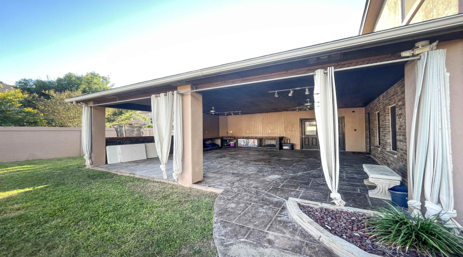 327 Kahlo Lp, Laredo, Texas 78045, 3 Bedrooms Bedrooms, 6 Rooms Rooms,3 BathroomsBathrooms,Residential,For Sale,327 Kahlo Lp,20255398