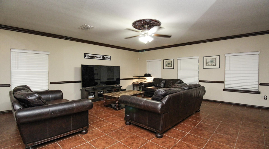 327 Kahlo Lp, Laredo, Texas 78045, 3 Bedrooms Bedrooms, 6 Rooms Rooms,3 BathroomsBathrooms,Residential,For Sale,327 Kahlo Lp,20255398