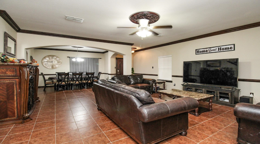 327 Kahlo Lp, Laredo, Texas 78045, 3 Bedrooms Bedrooms, 6 Rooms Rooms,3 BathroomsBathrooms,Residential,For Sale,327 Kahlo Lp,20255398