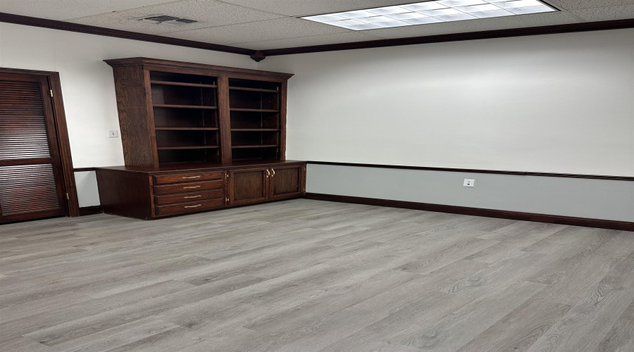 5601 San Dario Ave, Laredo, Texas 78041, 6 Rooms Rooms,3 BathroomsBathrooms,Commercial retail/office,For Rent,5601 San Dario Ave,20255403