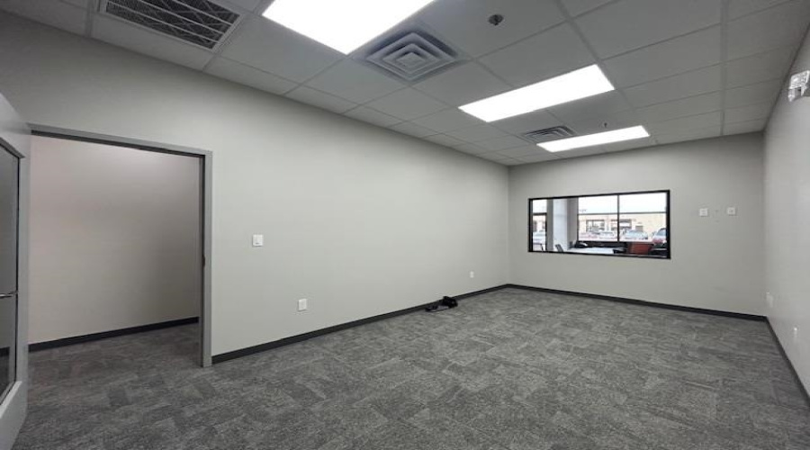 1018 Monaco Blvd, Laredo, Texas 78045, 1 Room Rooms,2 BathroomsBathrooms,Commercial retail/office,For Rent,1018 Monaco Blvd,20255404