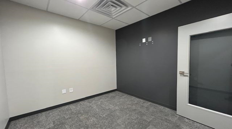 1018 Monaco Blvd, Laredo, Texas 78045, 1 Room Rooms,2 BathroomsBathrooms,Commercial retail/office,For Rent,1018 Monaco Blvd,20255404