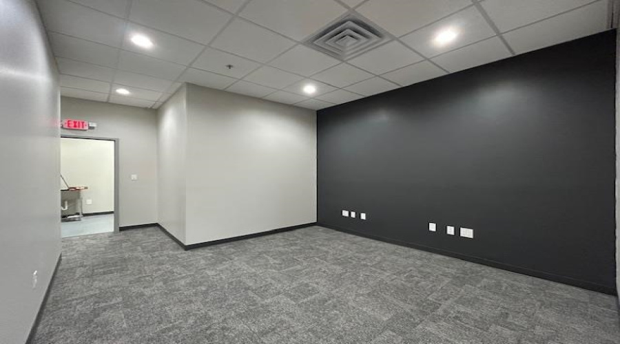 1018 Monaco Blvd, Laredo, Texas 78045, 1 Room Rooms,2 BathroomsBathrooms,Commercial retail/office,For Rent,1018 Monaco Blvd,20255404