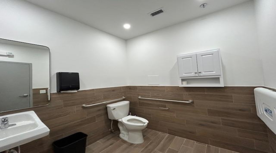 1018 Monaco Blvd, Laredo, Texas 78045, 1 Room Rooms,2 BathroomsBathrooms,Commercial retail/office,For Rent,1018 Monaco Blvd,20255404