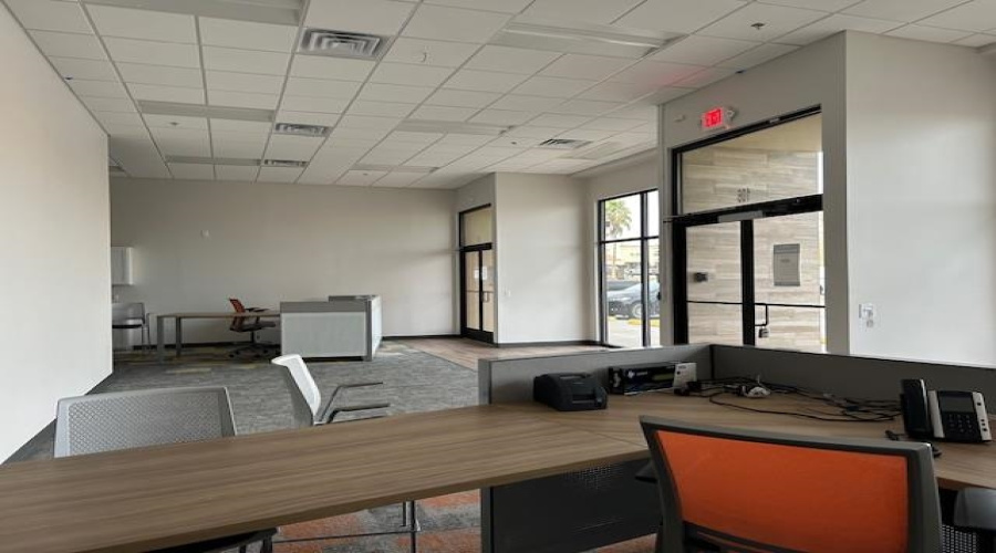 1018 Monaco Blvd, Laredo, Texas 78045, 1 Room Rooms,2 BathroomsBathrooms,Commercial retail/office,For Rent,1018 Monaco Blvd,20255404