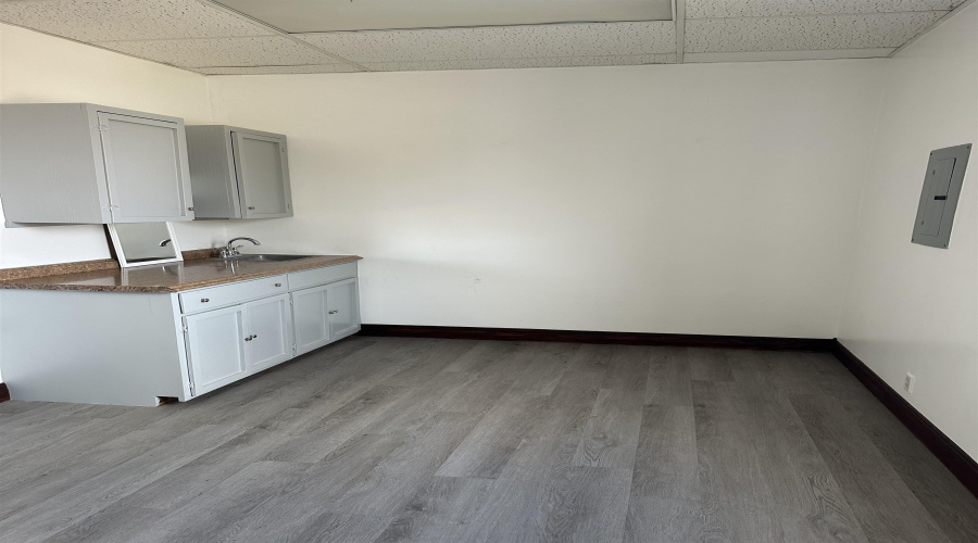 5601 San Dario Ave, Laredo, Texas 78041, 6 Rooms Rooms,3 BathroomsBathrooms,Commercial retail/office,For Rent,5601 San Dario Ave,20255406