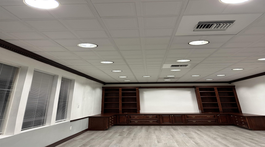 5601 San Dario Ave, Laredo, Texas 78041, 6 Rooms Rooms,3 BathroomsBathrooms,Commercial retail/office,For Rent,5601 San Dario Ave,20255407