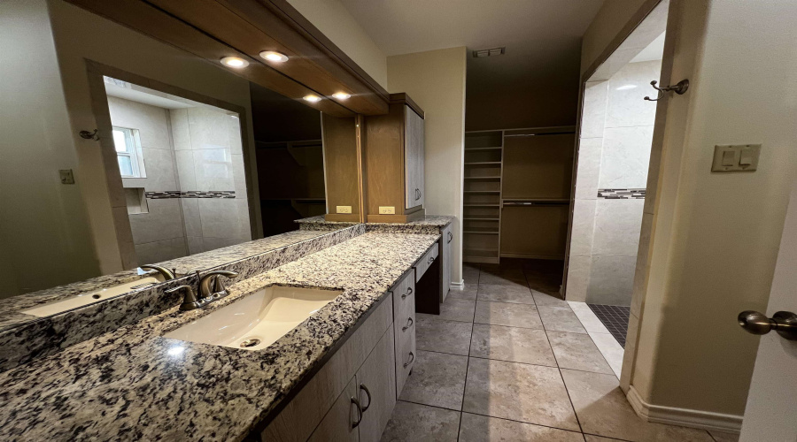 5703 Moses Lp., Laredo, Texas 78046, 3 Bedrooms Bedrooms, 5 Rooms Rooms,2 BathroomsBathrooms,Residential,For Rent,5703 Moses Lp.,20255409