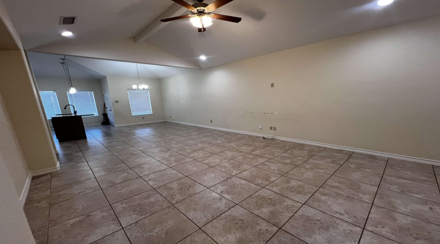 5703 Moses Lp., Laredo, Texas 78046, 3 Bedrooms Bedrooms, 5 Rooms Rooms,2 BathroomsBathrooms,Residential,For Rent,5703 Moses Lp.,20255409