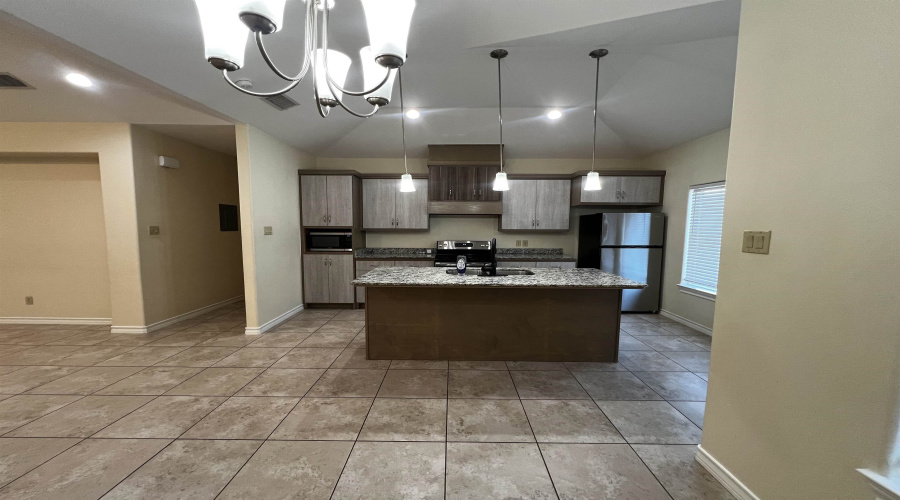 5703 Moses Lp., Laredo, Texas 78046, 3 Bedrooms Bedrooms, 5 Rooms Rooms,2 BathroomsBathrooms,Residential,For Rent,5703 Moses Lp.,20255409