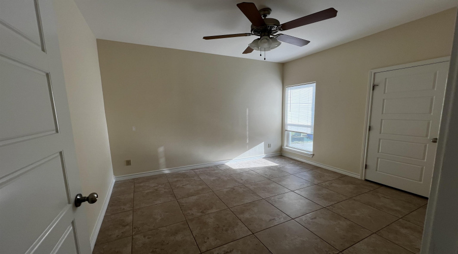 5703 Moses Lp., Laredo, Texas 78046, 3 Bedrooms Bedrooms, 5 Rooms Rooms,2 BathroomsBathrooms,Residential,For Rent,5703 Moses Lp.,20255409