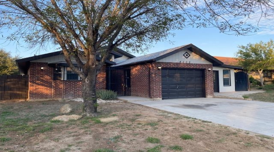 4202 Merida Dr, LAREDO, Texas 78046, 3 Bedrooms Bedrooms, 8 Rooms Rooms,3 BathroomsBathrooms,Residential,For Sale,4202 Merida Dr,20255412
