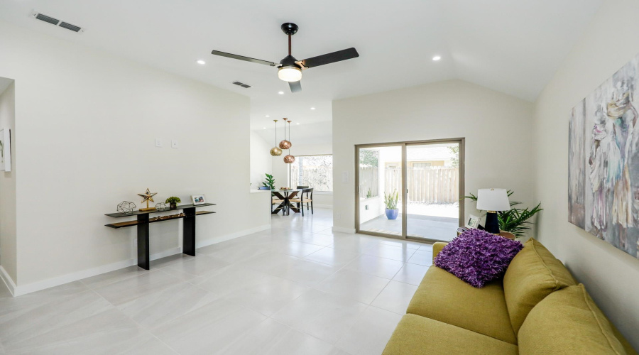 418 Cinnamon Teal Lp, LAREDO, Texas 78045, 3 Bedrooms Bedrooms, 5 Rooms Rooms,2 BathroomsBathrooms,Residential,For Rent,418 Cinnamon Teal Lp,20255413