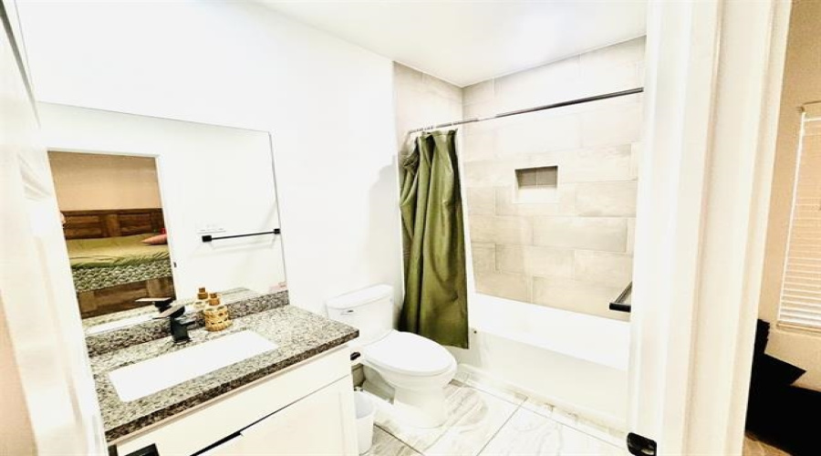 5225 Anacahuita Dr, Laredo, Texas 78046, 3 Bedrooms Bedrooms, 5 Rooms Rooms,2 BathroomsBathrooms,Residential,For Rent,5225 Anacahuita Dr,20255415