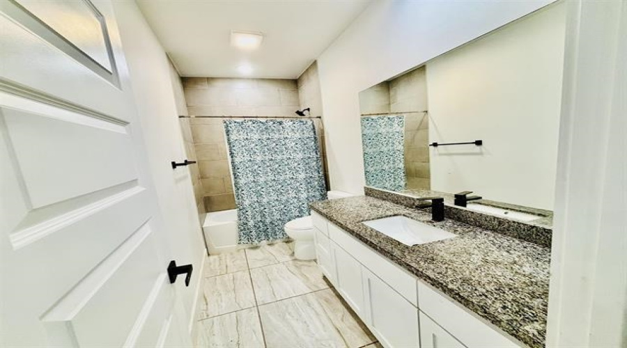 5225 Anacahuita Dr, Laredo, Texas 78046, 3 Bedrooms Bedrooms, 5 Rooms Rooms,2 BathroomsBathrooms,Residential,For Rent,5225 Anacahuita Dr,20255415