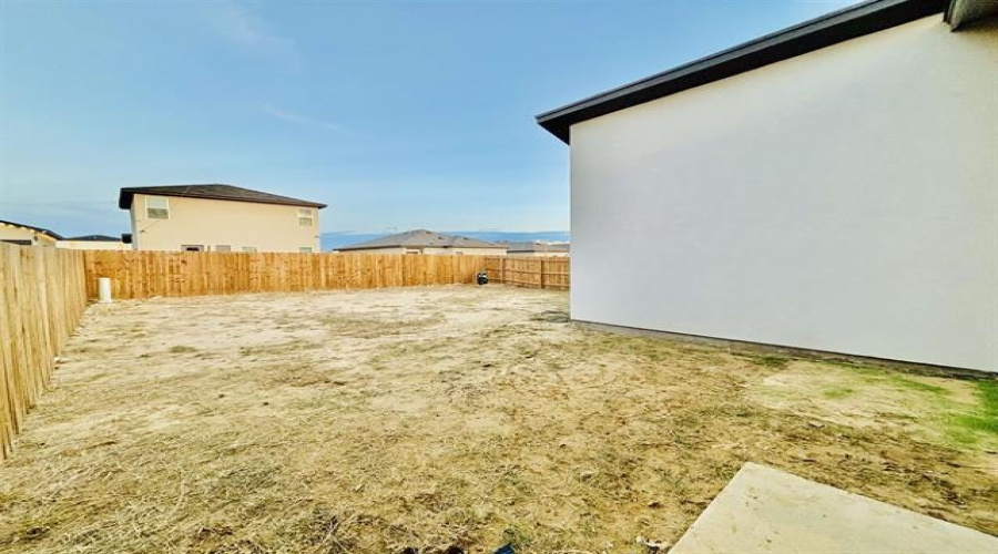 5225 Anacahuita Dr, Laredo, Texas 78046, 3 Bedrooms Bedrooms, 5 Rooms Rooms,2 BathroomsBathrooms,Residential,For Rent,5225 Anacahuita Dr,20255415