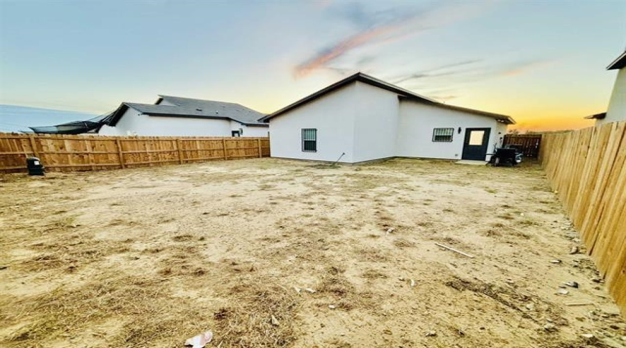 5225 Anacahuita Dr, Laredo, Texas 78046, 3 Bedrooms Bedrooms, 5 Rooms Rooms,2 BathroomsBathrooms,Residential,For Rent,5225 Anacahuita Dr,20255415