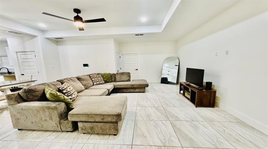 5225 Anacahuita Dr, Laredo, Texas 78046, 3 Bedrooms Bedrooms, 5 Rooms Rooms,2 BathroomsBathrooms,Residential,For Rent,5225 Anacahuita Dr,20255415