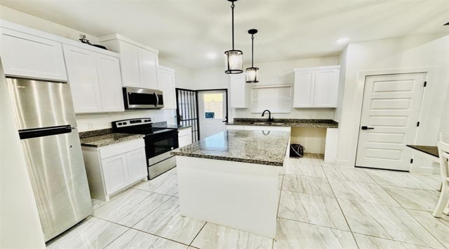 5225 Anacahuita Dr, Laredo, Texas 78046, 3 Bedrooms Bedrooms, 5 Rooms Rooms,2 BathroomsBathrooms,Residential,For Rent,5225 Anacahuita Dr,20255415