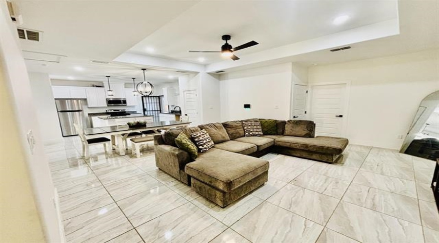 5225 Anacahuita Dr, Laredo, Texas 78046, 3 Bedrooms Bedrooms, 5 Rooms Rooms,2 BathroomsBathrooms,Residential,For Rent,5225 Anacahuita Dr,20255415