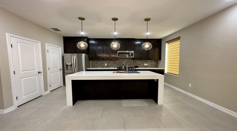 7978 Elka Lp, Laredo, Texas 78045, 3 Bedrooms Bedrooms, 7 Rooms Rooms,2 BathroomsBathrooms,Residential,For Rent,7978 Elka Lp,20255424