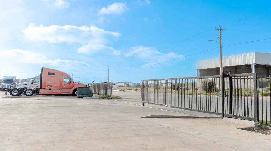 119 North America Rd., LAREDO, Texas 78045, 1 Bedroom Bedrooms, 51 Rooms Rooms,2 BathroomsBathrooms,Commercial/industrial,For Sale,119 North America Rd.,20255410