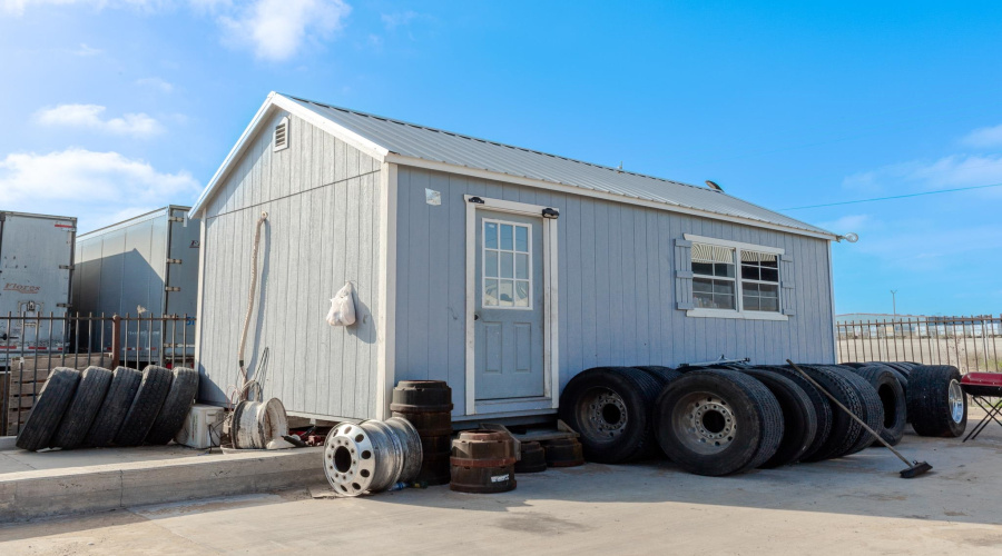 119 North America Rd., LAREDO, Texas 78045, 1 Bedroom Bedrooms, 51 Rooms Rooms,2 BathroomsBathrooms,Commercial/industrial,For Sale,119 North America Rd.,20255410