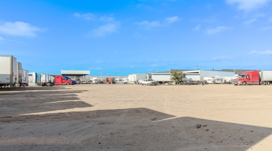 119 North America Rd., LAREDO, Texas 78045, 1 Bedroom Bedrooms, 51 Rooms Rooms,2 BathroomsBathrooms,Commercial/industrial,For Sale,119 North America Rd.,20255410