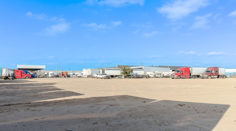 119 North America Rd., LAREDO, Texas 78045, 1 Bedroom Bedrooms, 51 Rooms Rooms,2 BathroomsBathrooms,Commercial/industrial,For Sale,119 North America Rd.,20255410