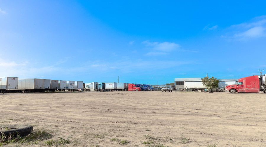 119 North America Rd., LAREDO, Texas 78045, 1 Bedroom Bedrooms, 51 Rooms Rooms,2 BathroomsBathrooms,Commercial/industrial,For Sale,119 North America Rd.,20255410