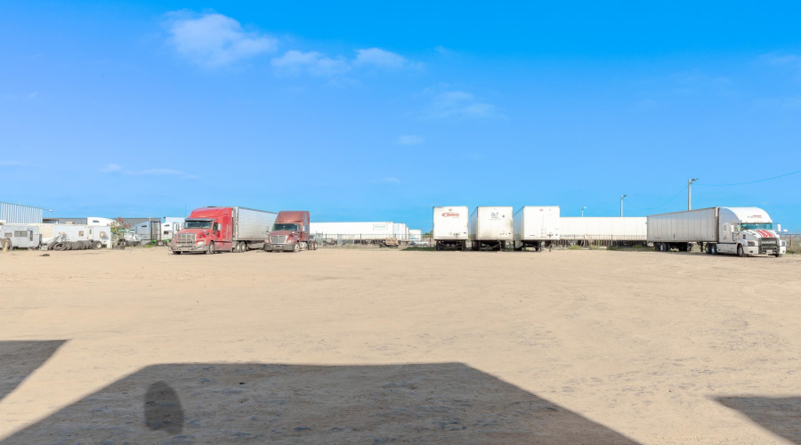 119 North America Rd., LAREDO, Texas 78045, 1 Bedroom Bedrooms, 51 Rooms Rooms,2 BathroomsBathrooms,Commercial/industrial,For Sale,119 North America Rd.,20255410