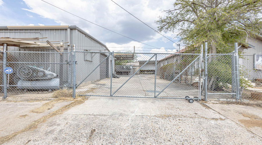 603 N Loring Ave, LAREDO, Texas 78040, 1 Room Rooms,1 BathroomBathrooms,Commercial retail/office,For Rent,603 N Loring Ave,20255425